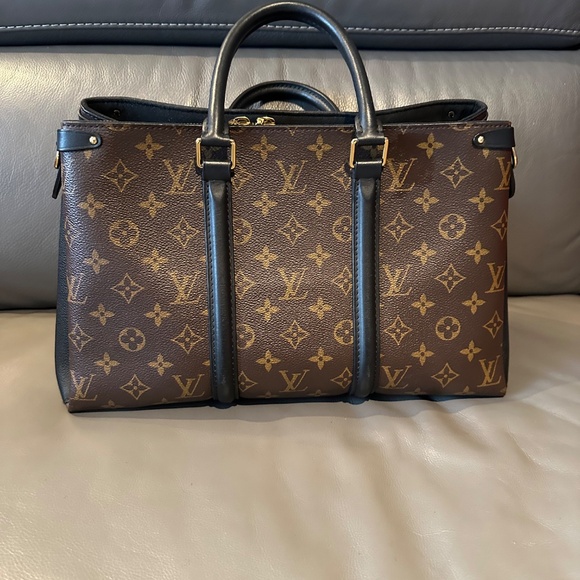 Louis Vuitton Soufflot MM - Picture 3 of 13